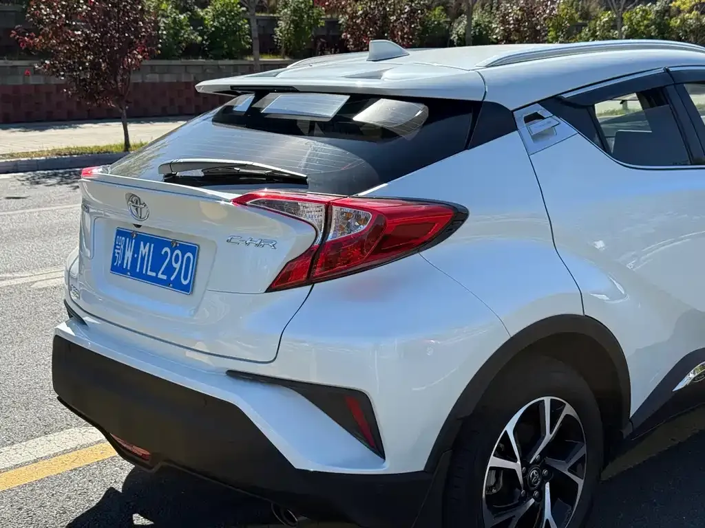 Toyota C-HR — фото 8