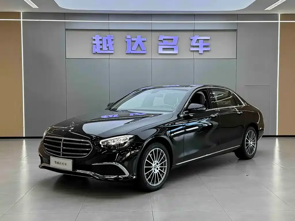 Mercedes-Benz E-Class — фото 1