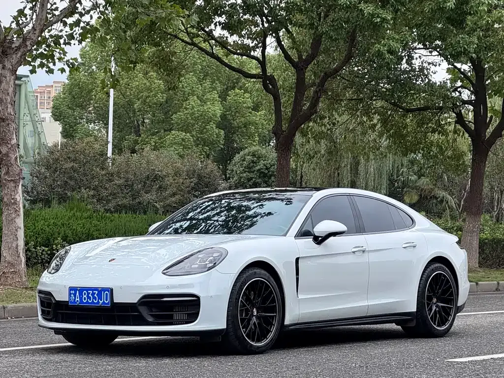 Porsche Panamera — фото 1