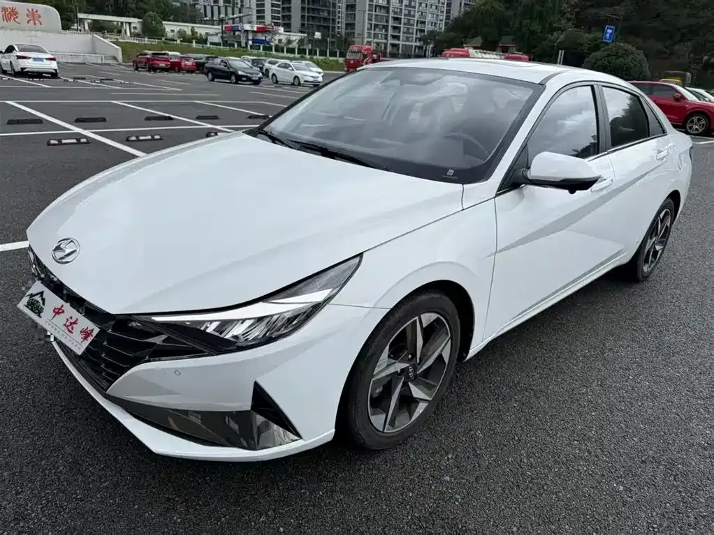 Hyundai Elantra — фото 2