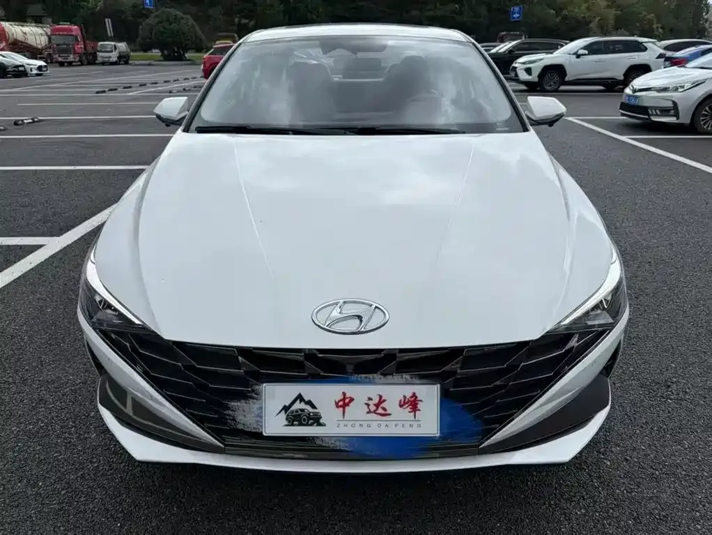 Hyundai Elantra — фото 3
