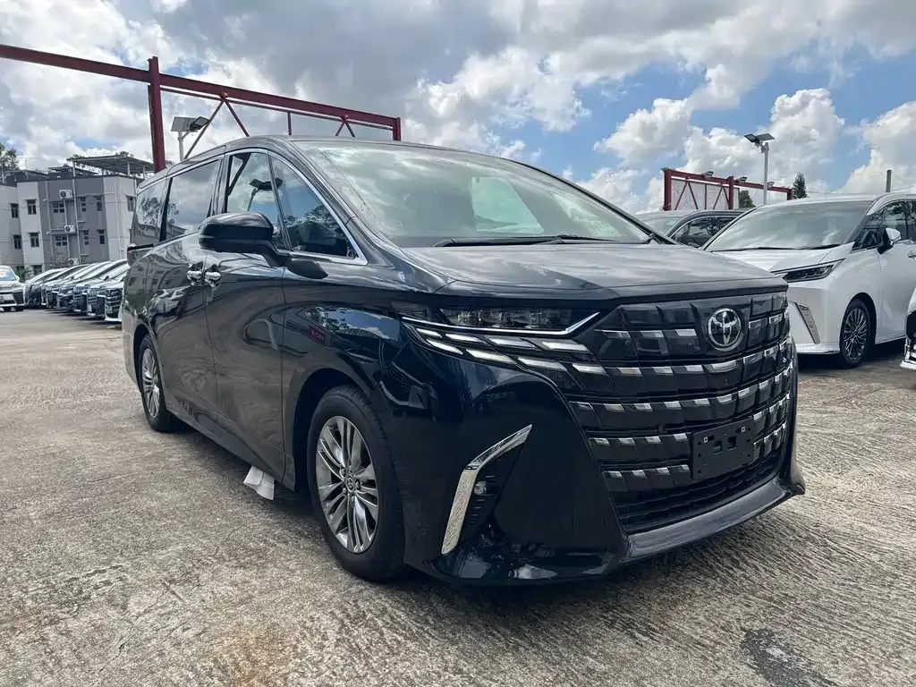 Toyota Alphard — фото 3
