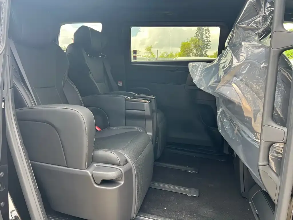 Toyota Alphard — фото 7