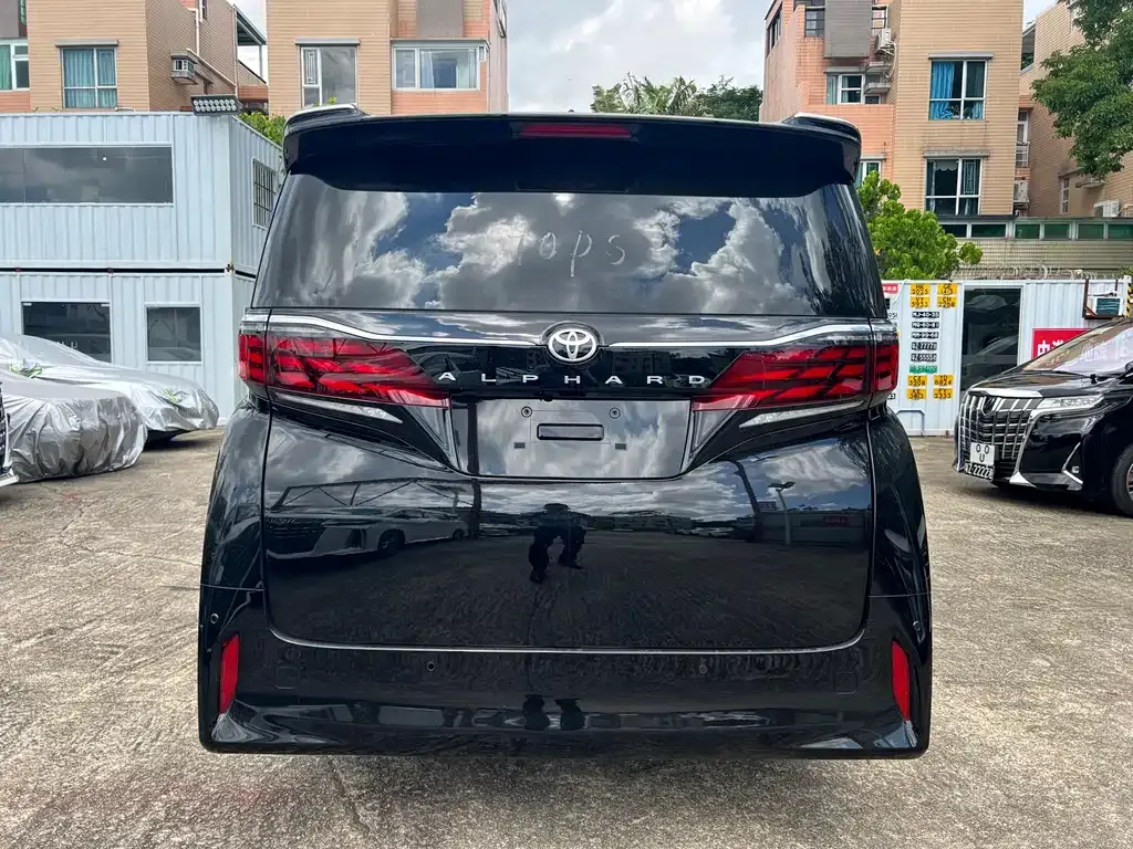Toyota Alphard — фото 8