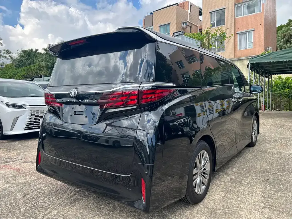 Toyota Alphard — фото 9