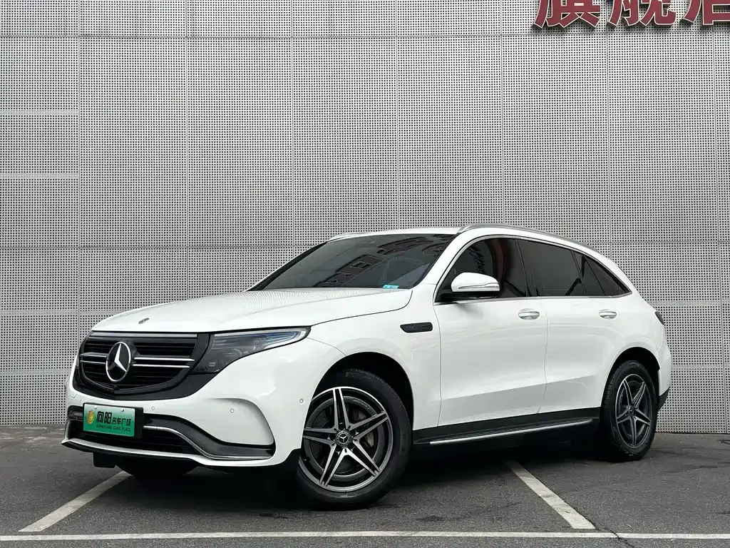 Mercedes-Benz EQC — фото 1