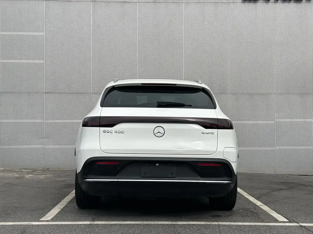 Mercedes-Benz EQC — фото 6