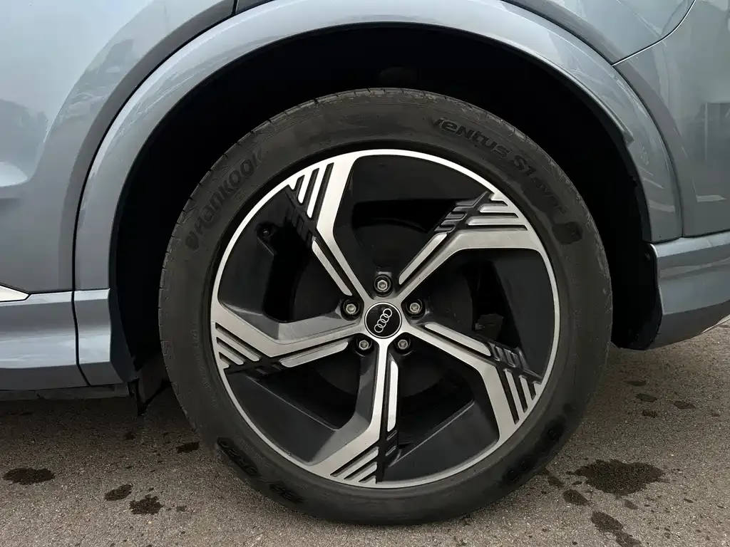 Audi Q4 e-tron — фото 10
