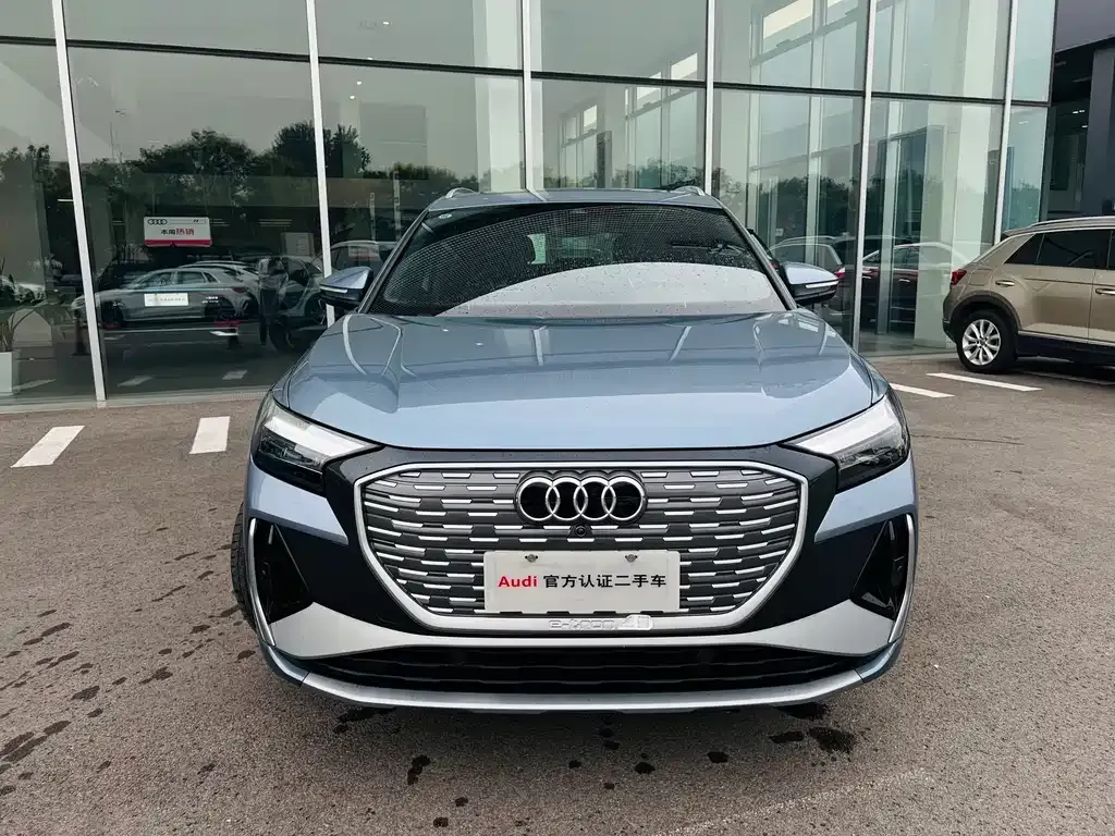 Audi Q4 e-tron — фото 2