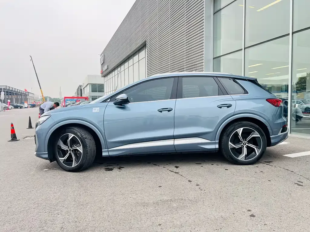 Audi Q4 e-tron — фото 3