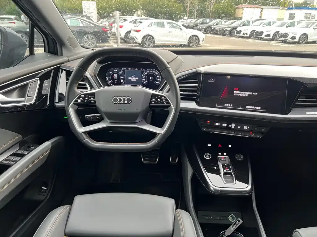 Audi Q4 e-tron — фото 9