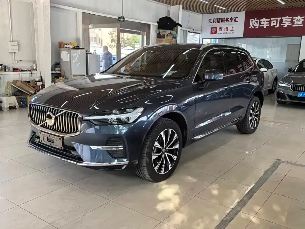 Volvo XC60 — фото 1