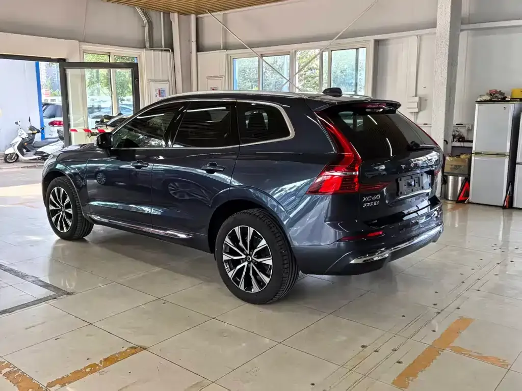 Volvo XC60 — фото 7