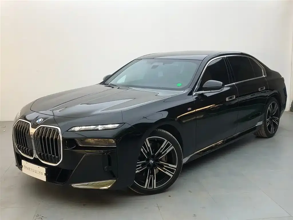 BMW 7 Series — фото 1