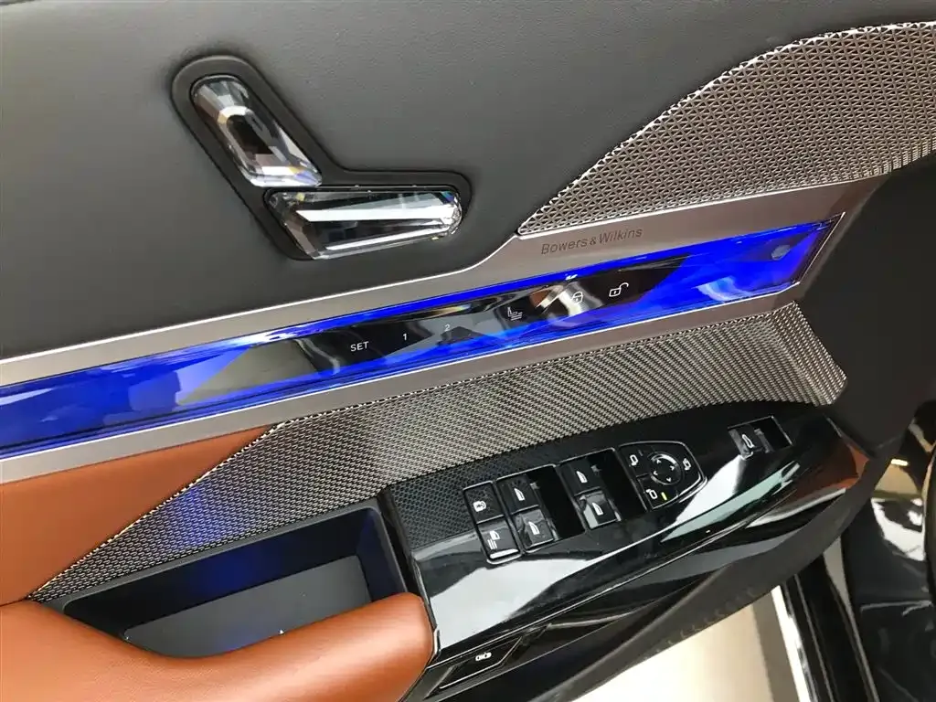 BMW 7 Series — фото 10