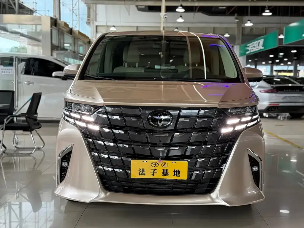 Toyota Alphard — фото 2
