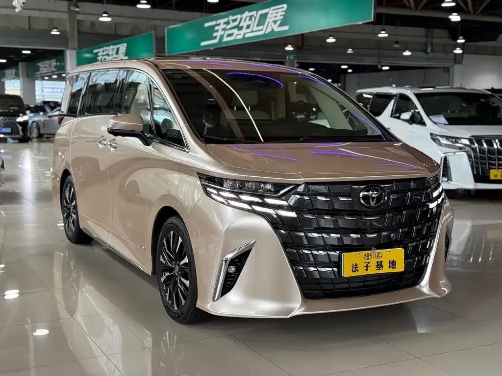 Toyota Alphard — фото 3