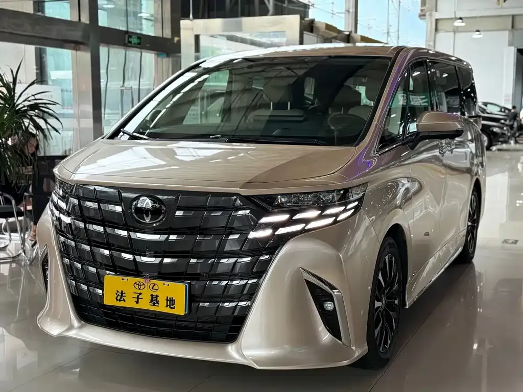 Toyota Alphard — фото 4