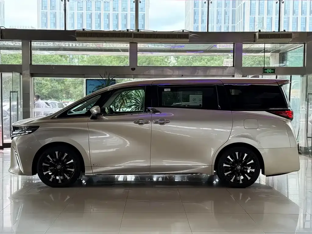 Toyota Alphard — фото 5