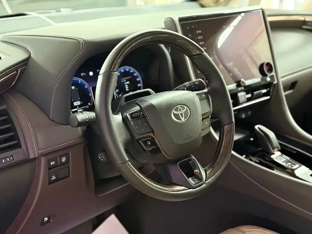 Toyota Alphard — фото 8