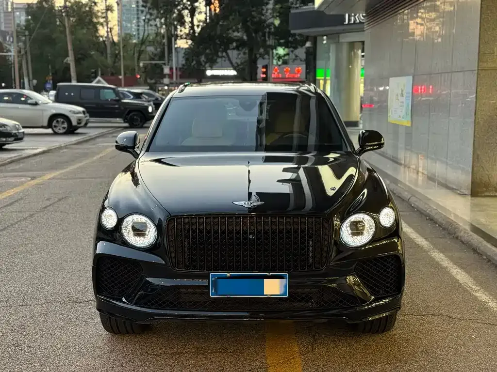 Bentley Bentayga — фото 1
