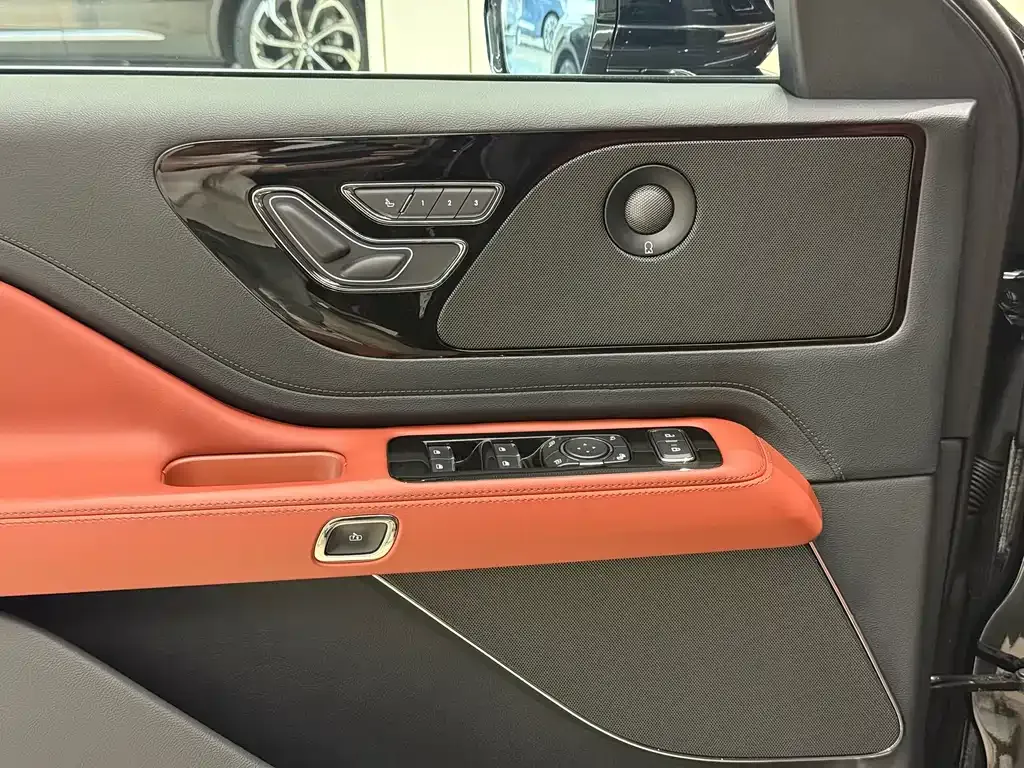 Lincoln Aviator — фото 10