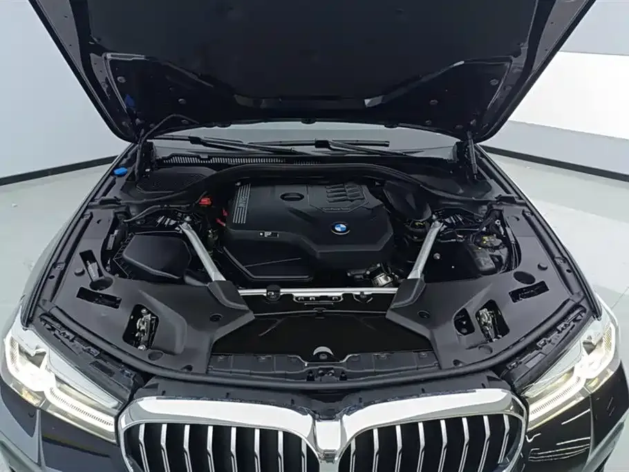 BMW 5 Series — фото 10