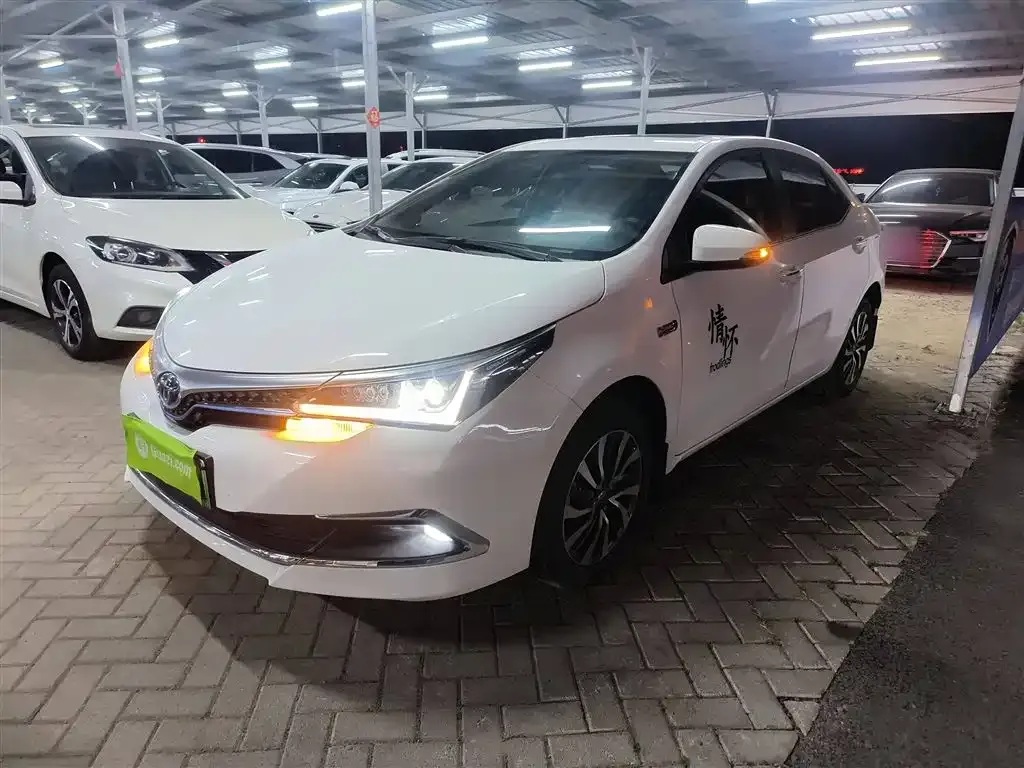 Toyota Corolla Hybrid — фото 1