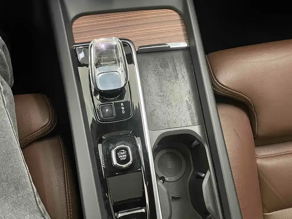 Volvo XC60 — фото 10