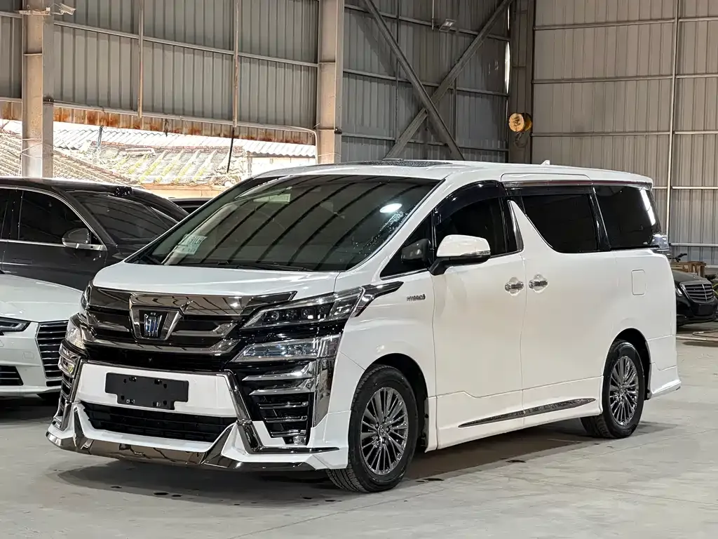 Toyota Vellfire — фото 1