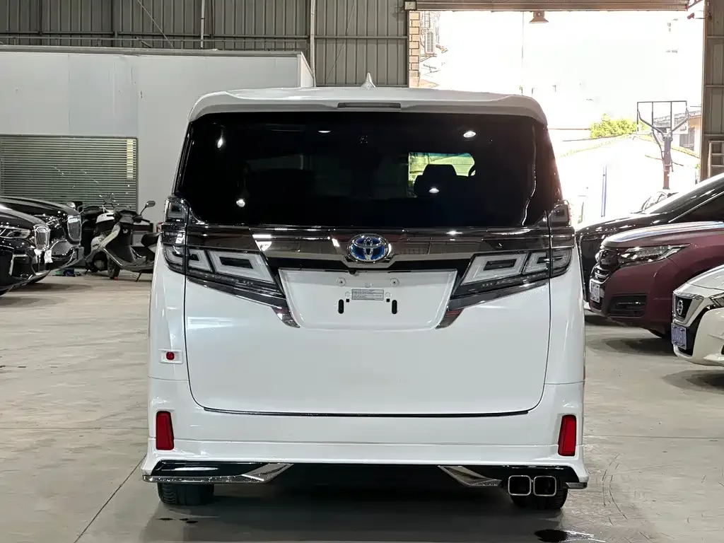 Toyota Vellfire — фото 10