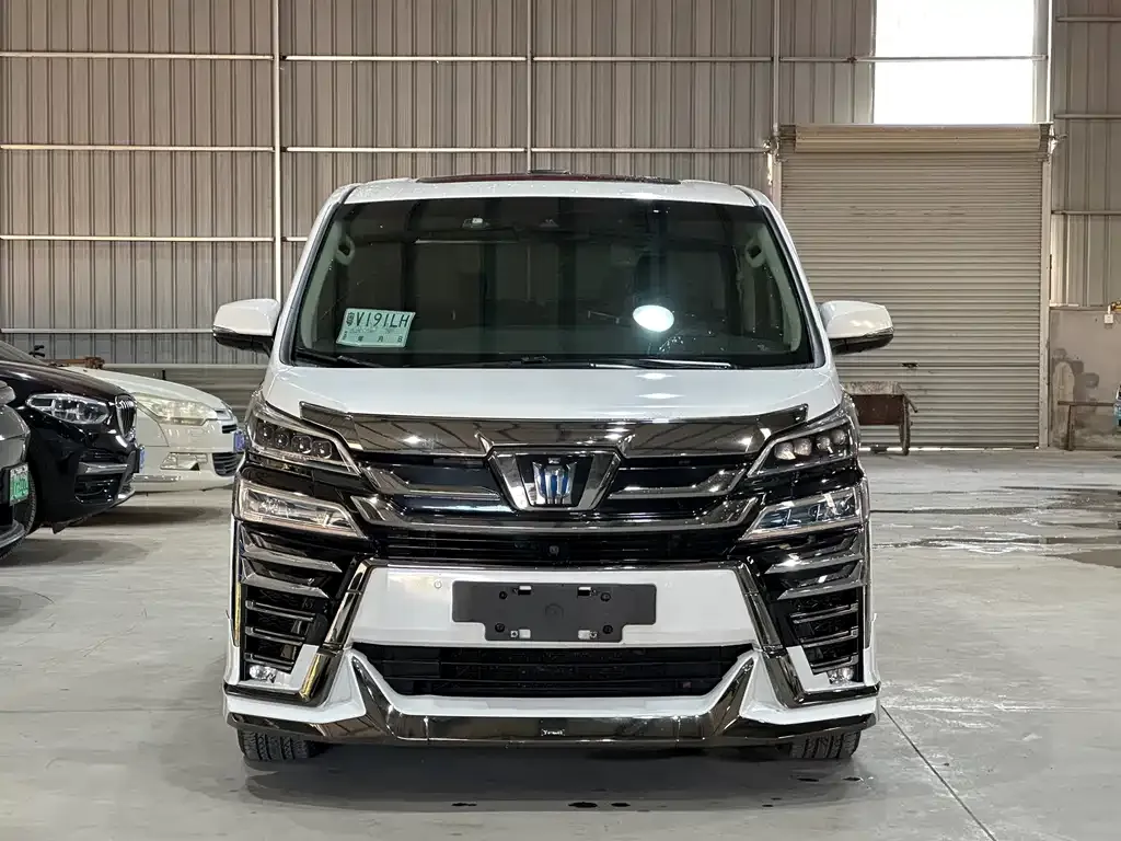 Toyota Vellfire — фото 2