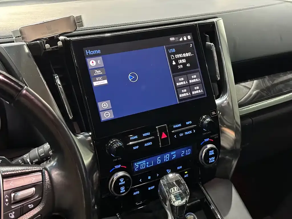 Toyota Vellfire — фото 5