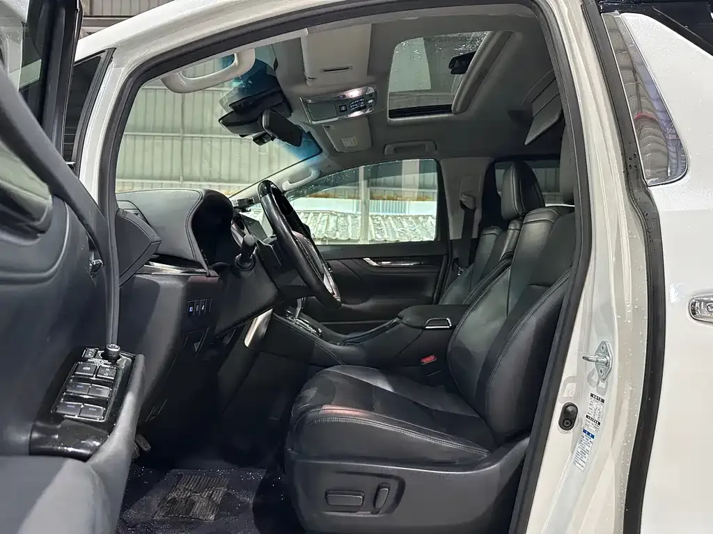 Toyota Vellfire — фото 7