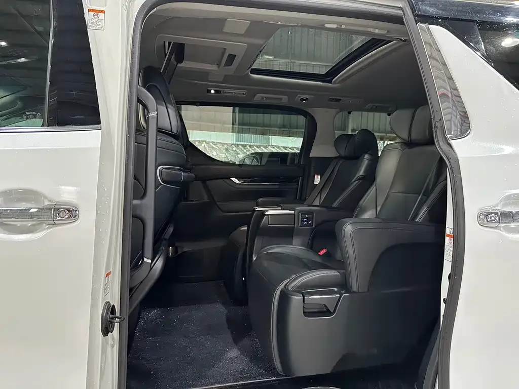 Toyota Vellfire — фото 8