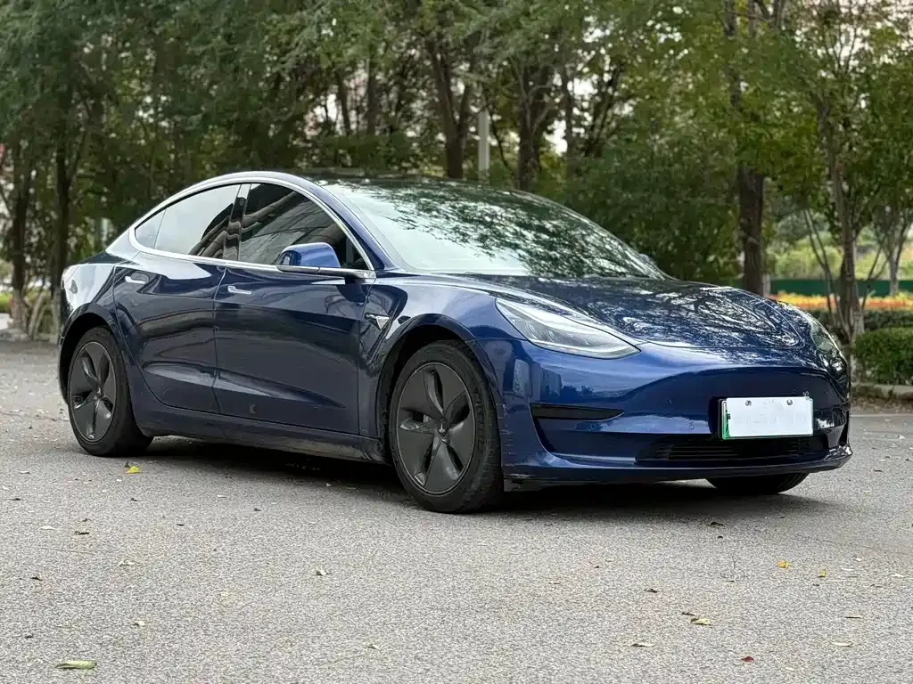 Tesla Model 3 — фото 3