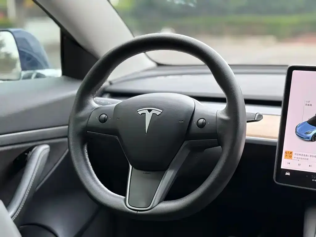 Tesla Model 3 — фото 4