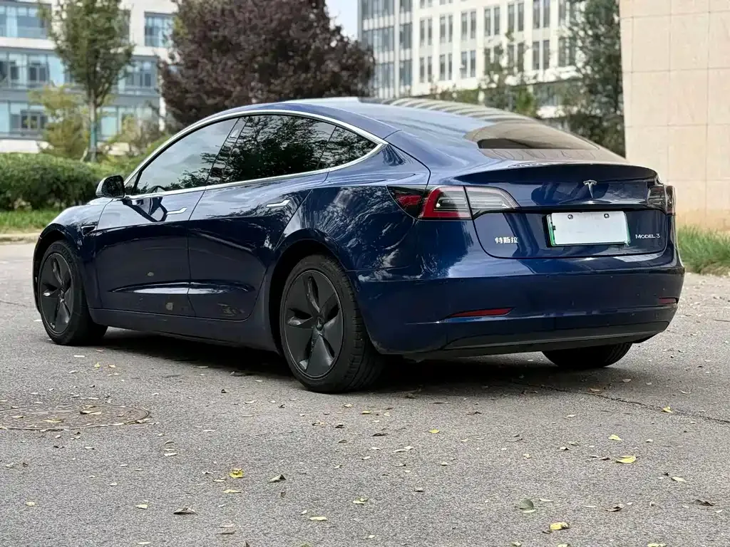 Tesla Model 3 — фото 8