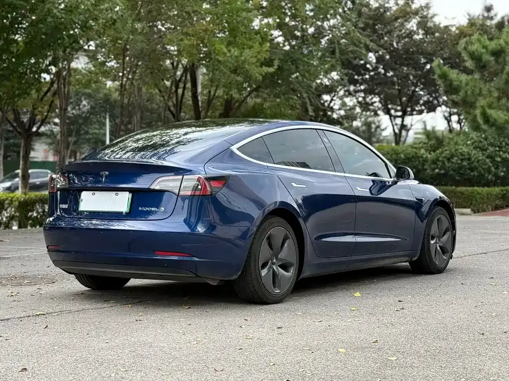 Tesla Model 3 — фото 9