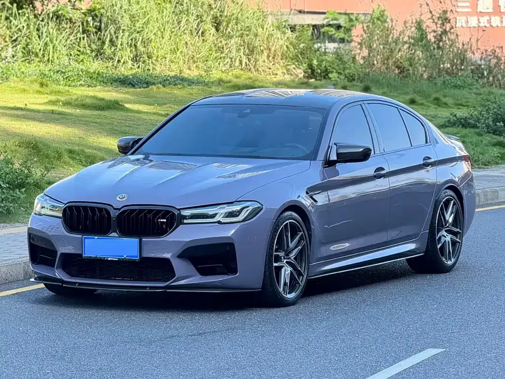 BMW M5 — фото 1