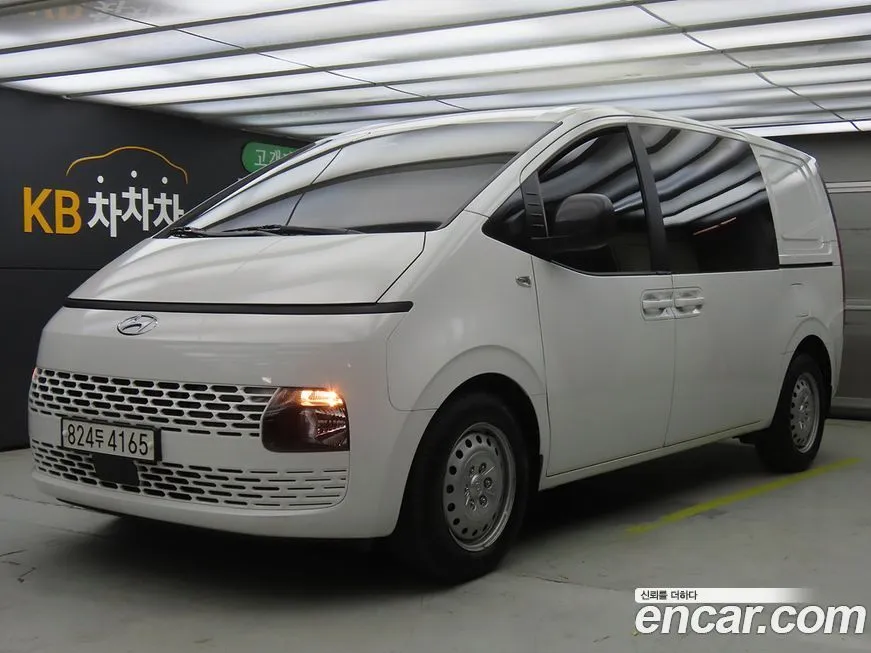 Hyundai Staria — фото 1