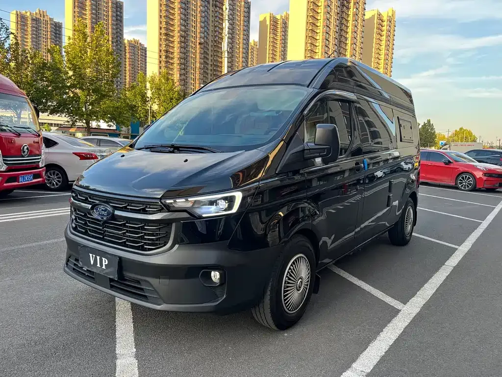 Ford Transit — фото 1