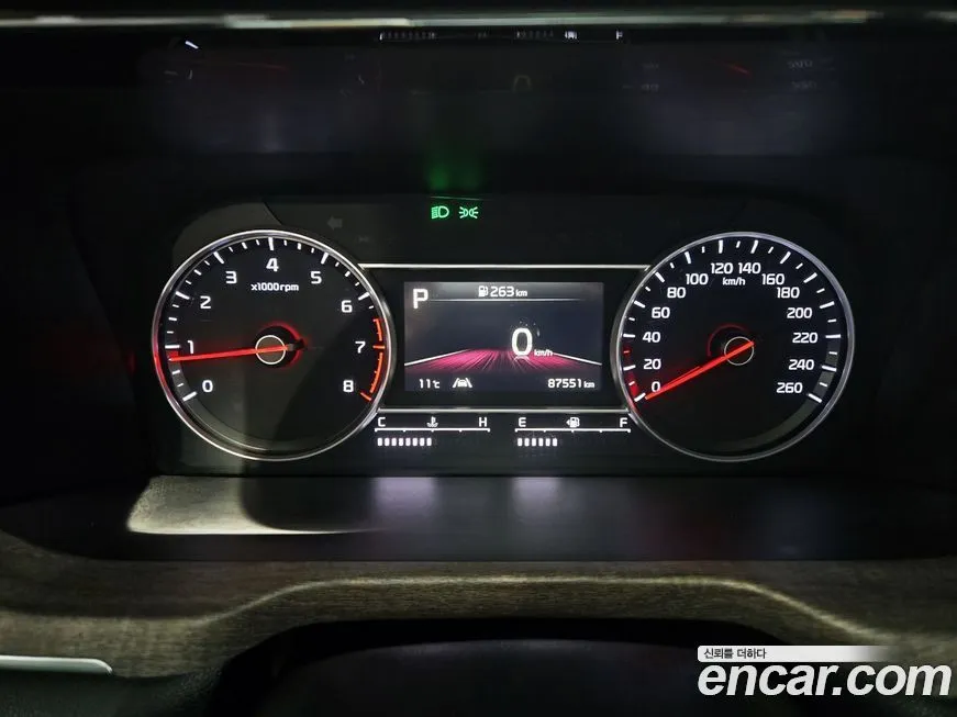Kia Sorento — фото 7