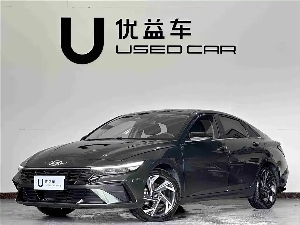 Hyundai Elantra — фото 1