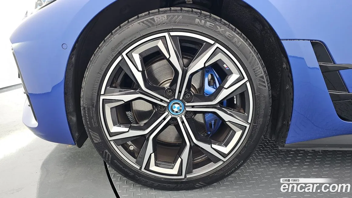 BMW i4 — фото 5