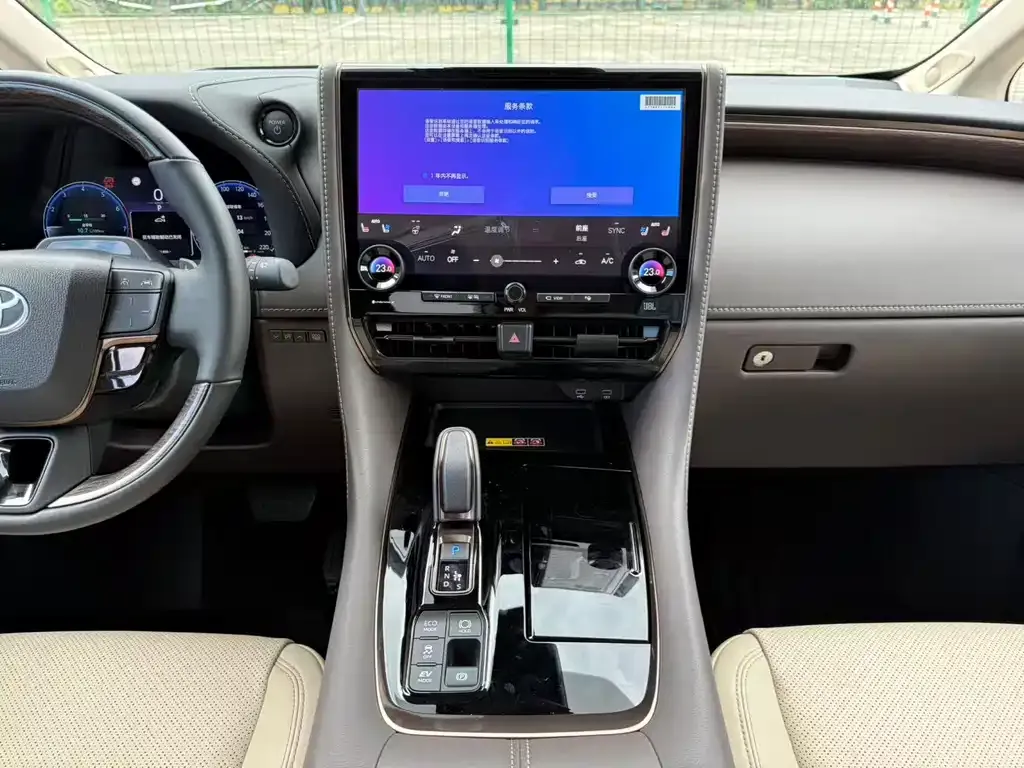 Toyota Alphard — фото 10
