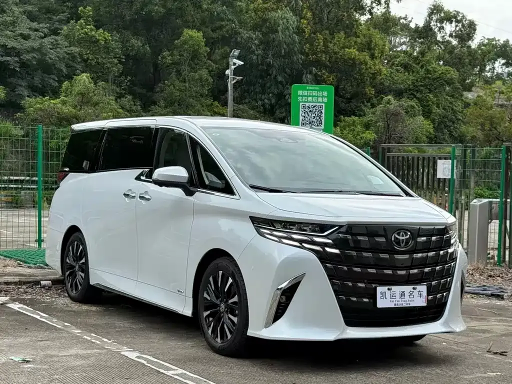Toyota Alphard — фото 2