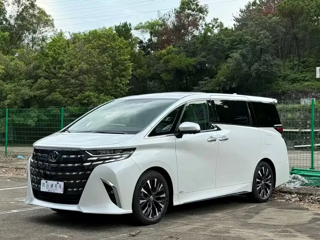 Toyota Alphard — фото 3