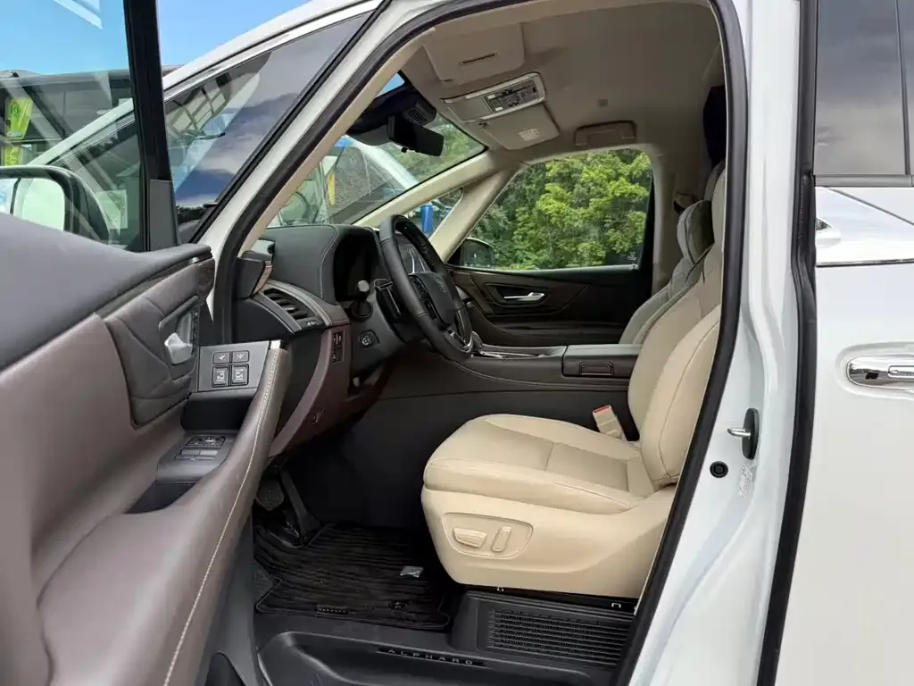 Toyota Alphard — фото 5