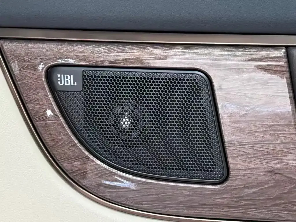 Toyota Alphard — фото 6